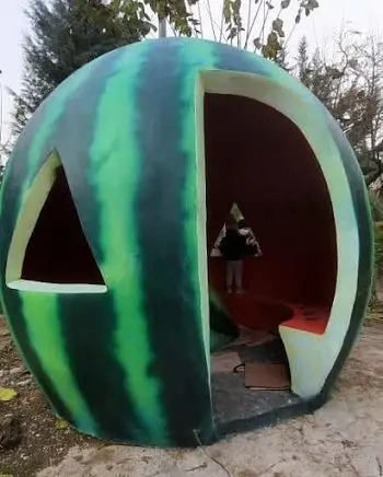 نمادهای یلدا در معابر منطقه2 جانمایی شد

