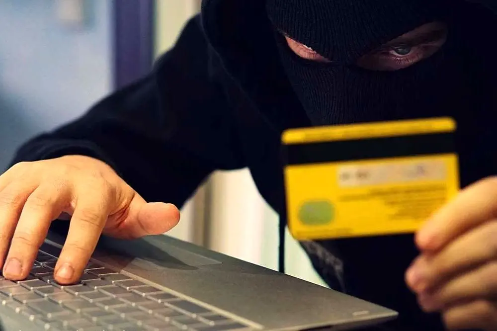 کلاهبردار حرفه‌ای مترو در ایستگاه امام خمینی(ره) به دام پلیس افتاد

