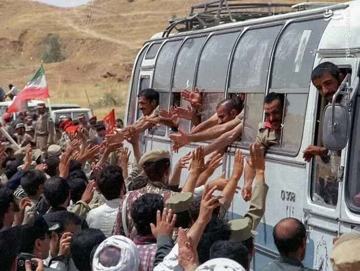 ورود آزادگان به کشور مصداق عینی "و بشر الصابرین" بوده است