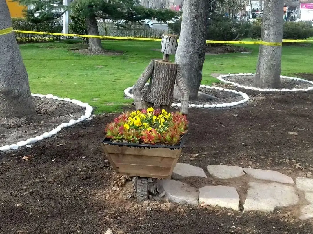 طرح کلبه جنگلی  در میدان تجریش اجرا شد

