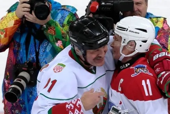 بازی هاکی روی یخ روسای جمهور+ عکس