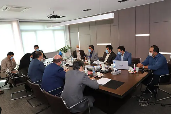 بازدید مدیرعامل بانک کارآفرین از سامانه گردش کار الکترونیک شرکت صرافی کارآفرین
