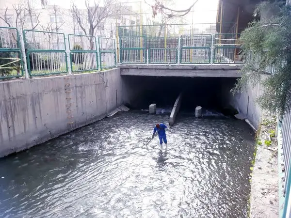 لایروبی و پاکسازی قنوات و مسیل ها در منطقه 7