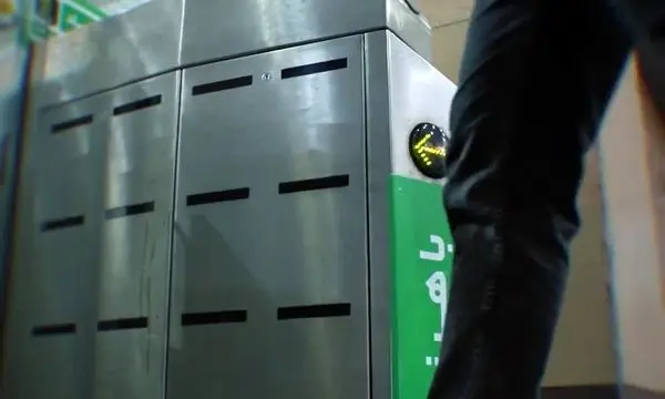 تاحالا شده پشت گیت مترو معطل بشی؟