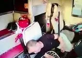 لحظه انفجار پاور بانک در مقابل صورت زن جوان + عکس