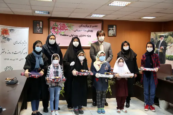 از دختران نخبه و موفق محلات مرکزی شهر تقدیر شد