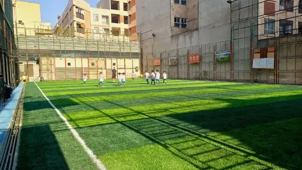 بازسازی و نوسازی چهار زمین چمن مصنوعی در منطقه۸