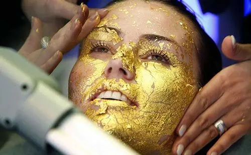 ماسک صورت از طلای ۲۴ عیار+عکس