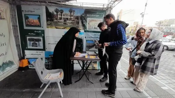 استقبال ۱۰۵ هزار نفر از غرفههای نوروزی منطقه ۱۳ تهران