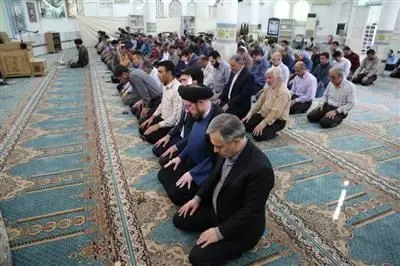 برای دهمین سال متوالی ستاد اقامه نماز شرکت کارون ستاد شایسته تقدیر ویژه شناخته شد