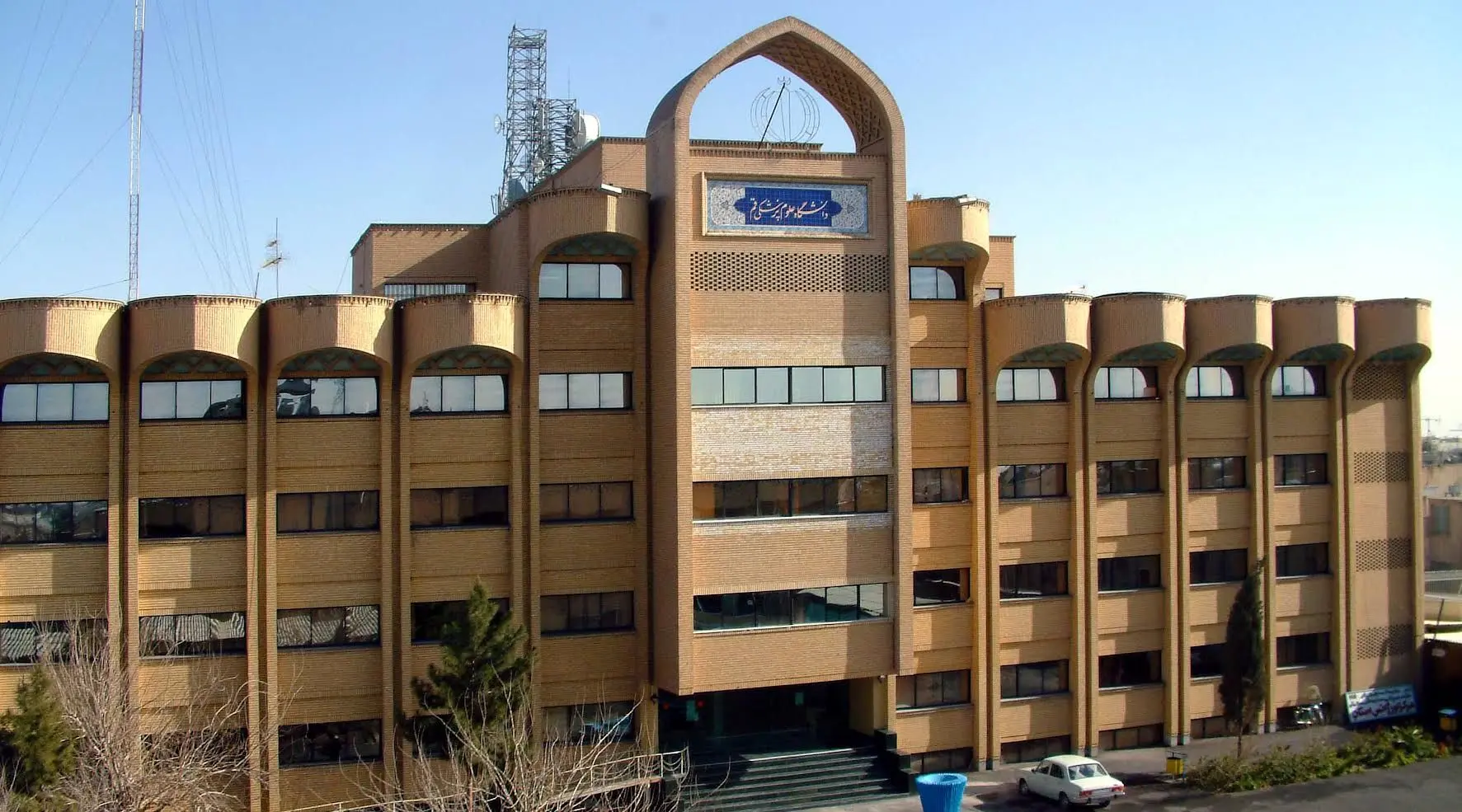 رابطه صنعت و جامعه دانشگاهی قوی‌تر شود.

