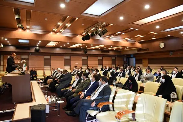 مهمترین وظیفه بسیج، ارائه راهکارها و راهبردها در بحران های جامعه است