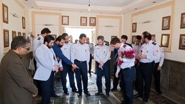 اولین روز کاری مدیرعامل سازمان آتش نشانی با ادای احترام به شهدای آرمیده در بهشت حضرت زهرا(س)