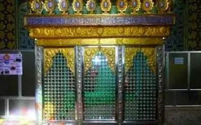 غبارروبی حرم امامزاده جعفر(ع) زواریان با حضور خواهران بسیجی