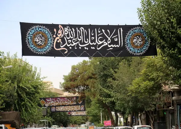 در آستانه ماه محرم، معابر، میدان ها و محله های منطقه 11سیاهپوش شدند