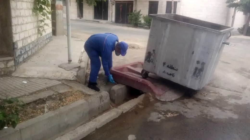 طرح مبارزه با جانوران مضر شهری در بزرگراه های شمال شرق تهران اجرا شد

