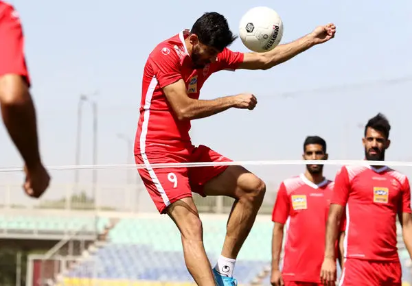 تمرین پرسپولیسی ها در سالن و زمین چمن