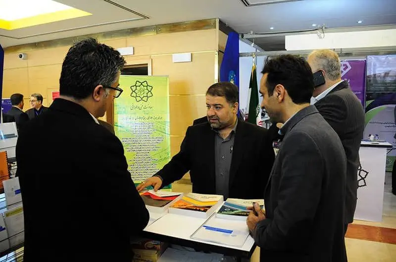 بازدید دکتر مجید فراهانی از غرفه معاونت فنی و عمرانی 

